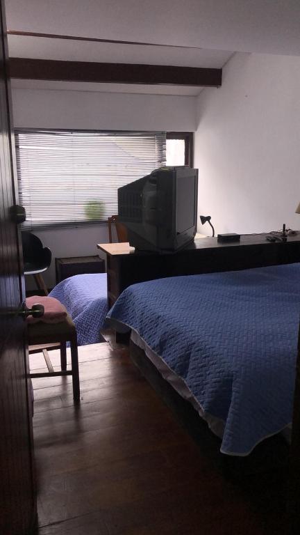 Postel nebo postele na pokoji v ubytování Habitación en Chicó Reservado 13a 98