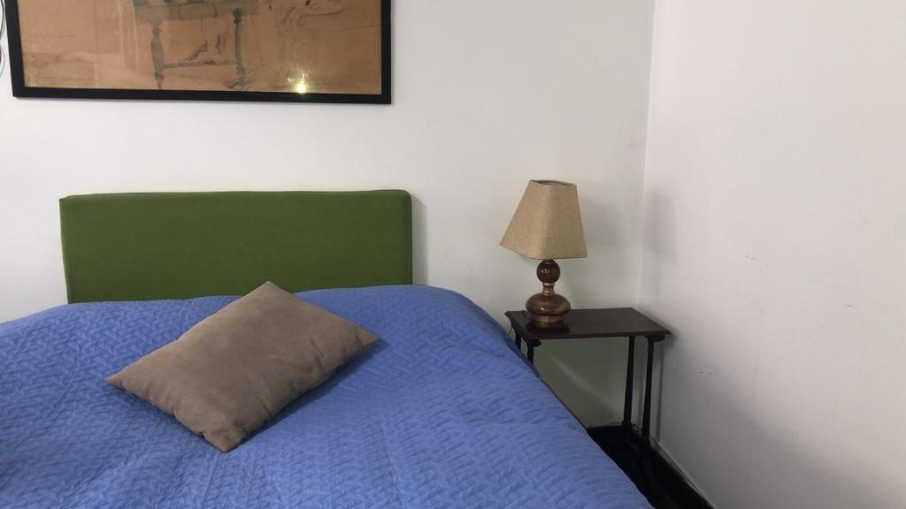 Postel nebo postele na pokoji v ubytování Habitación en Chicó Reservado 13a 98