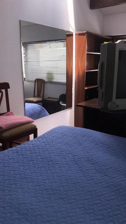 Postel nebo postele na pokoji v ubytování Habitación en Chicó Reservado 13a 98