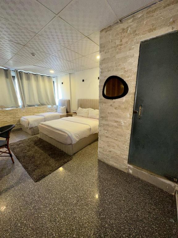 Postel nebo postele na pokoji v ubytování cairo jordan hotel