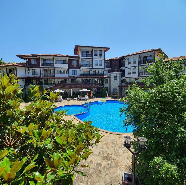 Bazén v ubytování Apartment Marina Dinevi View nebo v jeho okolí