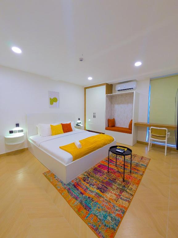 Postel nebo postele na pokoji v ubytování Yellow Door Hotels