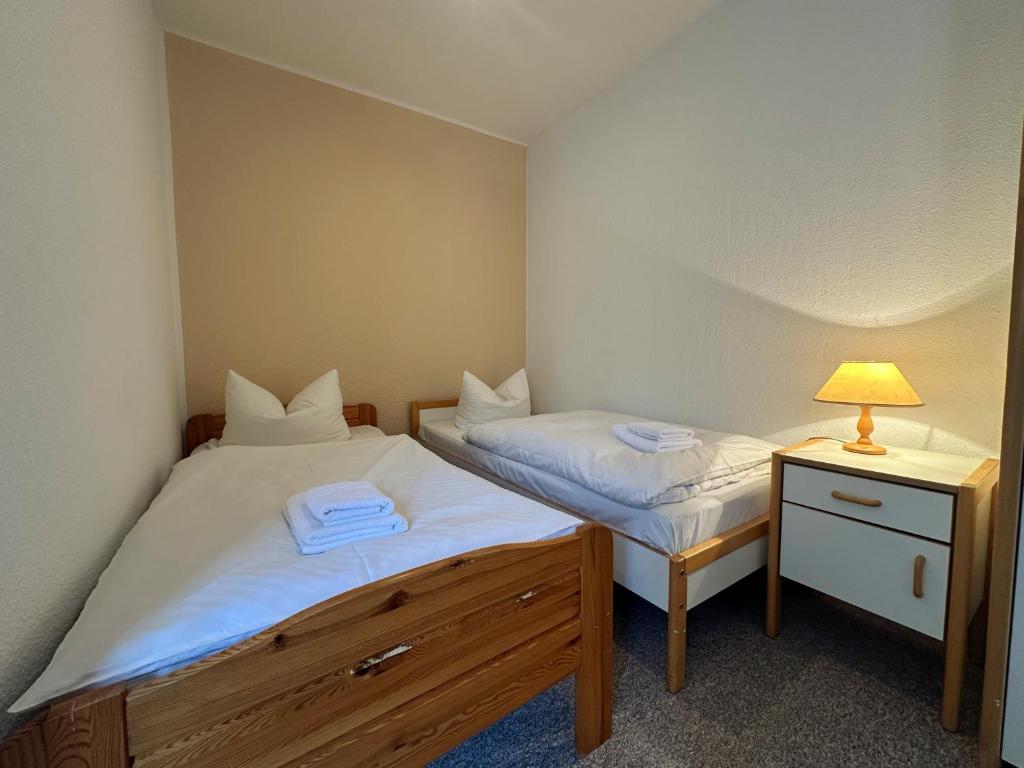 Postel nebo postele na pokoji v ubytování Hotel am Lärchenberg I Frühstück, WLAN, Parkplatz