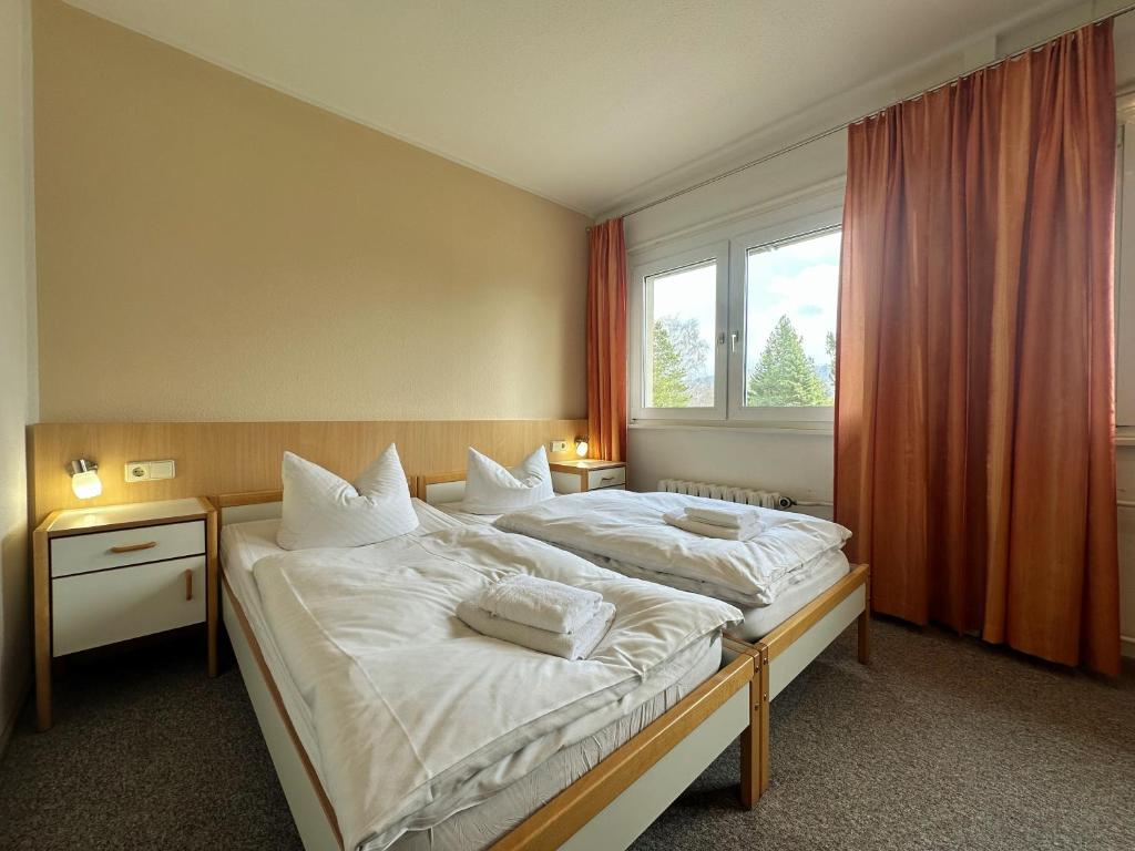 Postel nebo postele na pokoji v ubytování Hotel am Lärchenberg I Frühstück, WLAN, Parkplatz