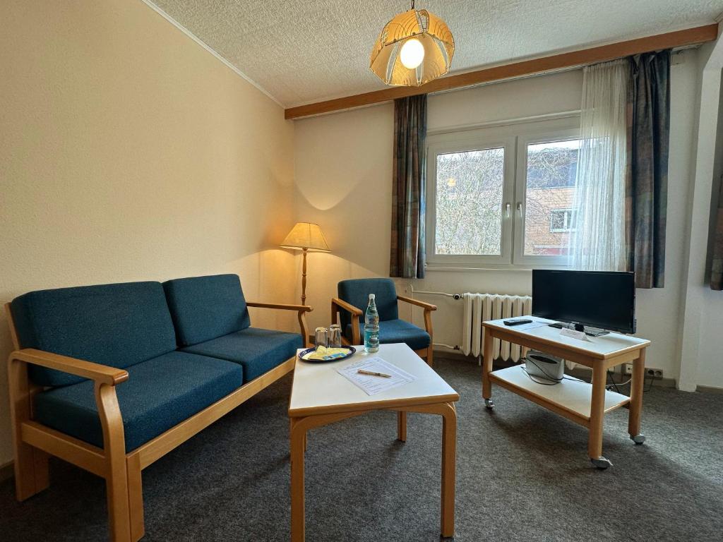 TV a/nebo společenská místnost v ubytování Hotel am Lärchenberg I Frühstück, WLAN, Parkplatz