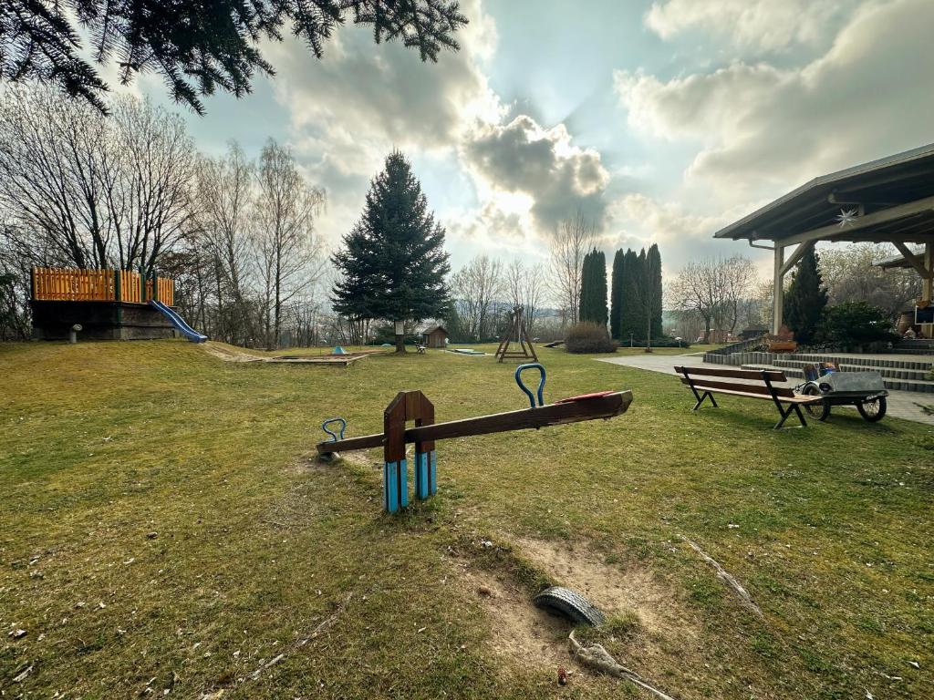 Zahrada ubytování Hotel am Lärchenberg I Frühstück, WLAN, Parkplatz