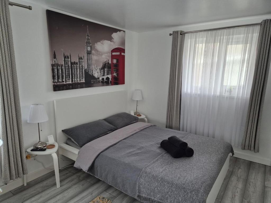 Ένα ή περισσότερα κρεβάτια σε δωμάτιο στο Garden Self Contained Studio in London