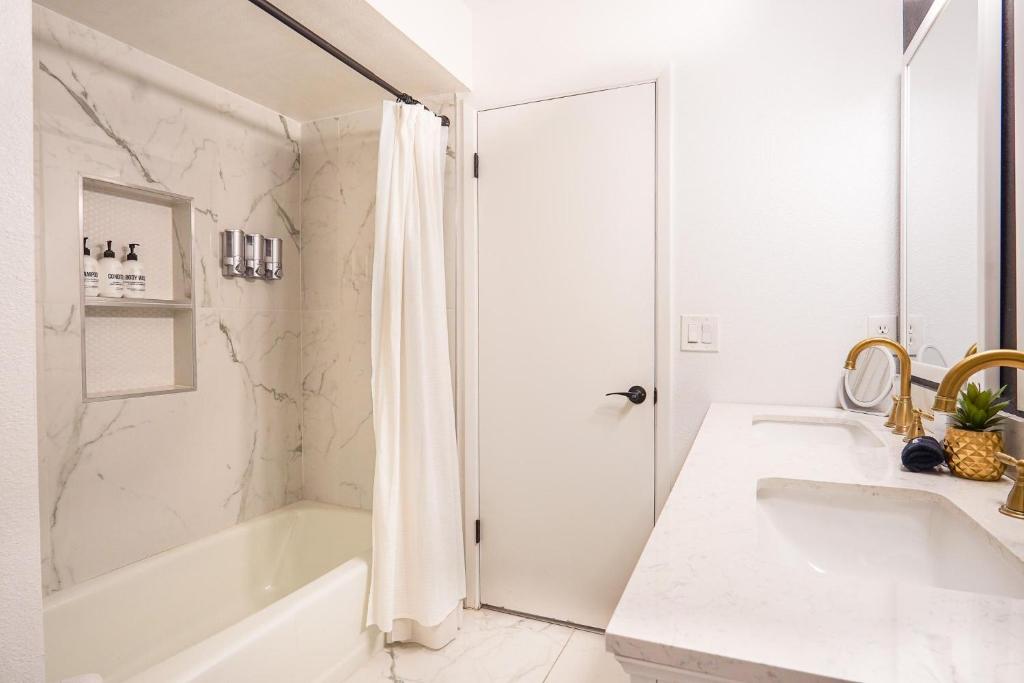 Un baño de Lazy Palms