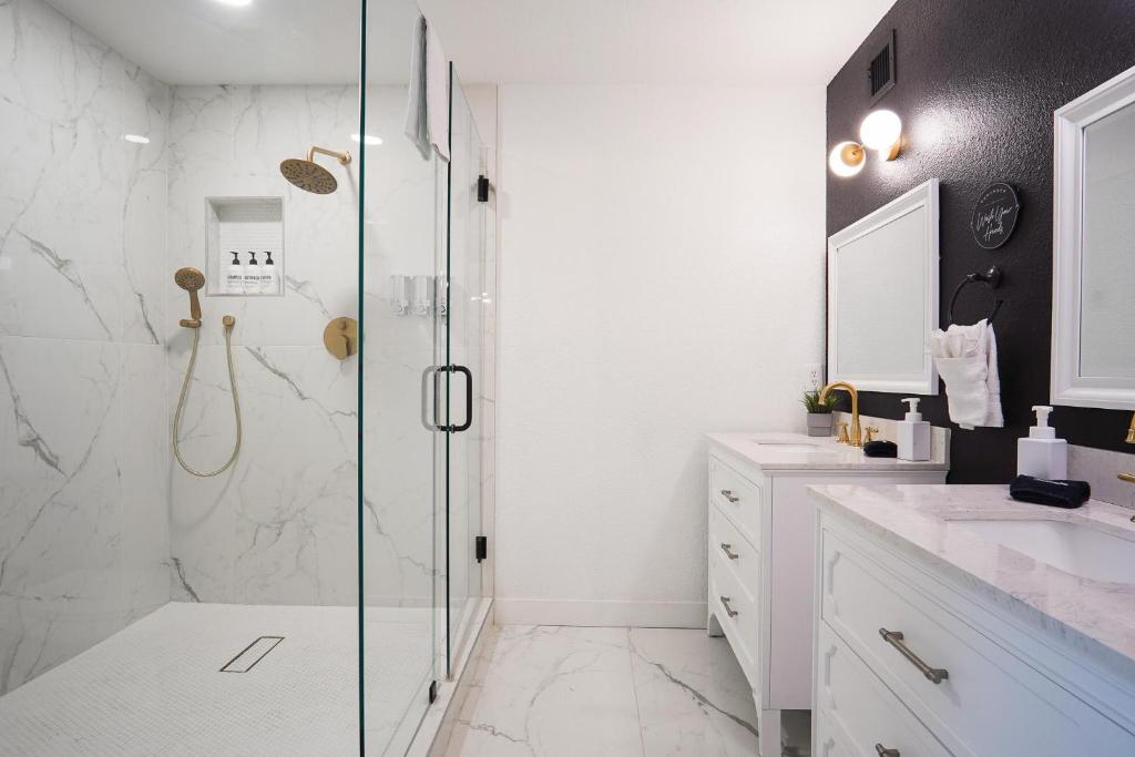 Un baño de Lazy Palms