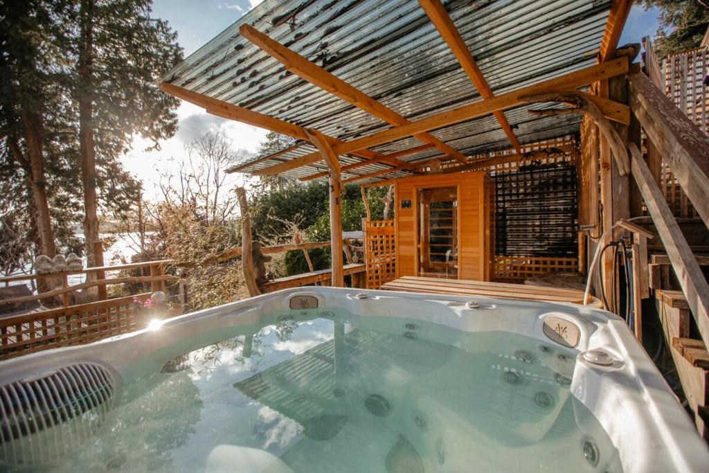 Fotografie z fotogalerie ubytování Halfmoon Haven Beach Cottage or Oceanview Suite v destinaci Halfmoon Bay
