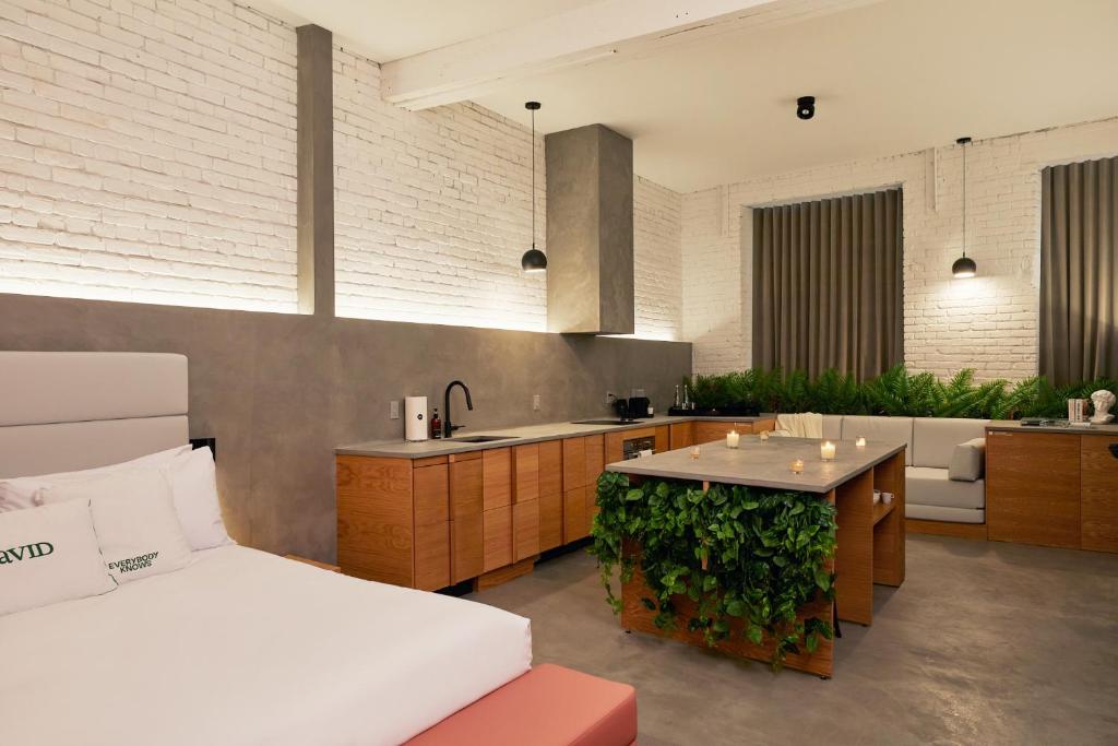 a room with a bed and a kitchen with a counter at David Hotel in Montréal