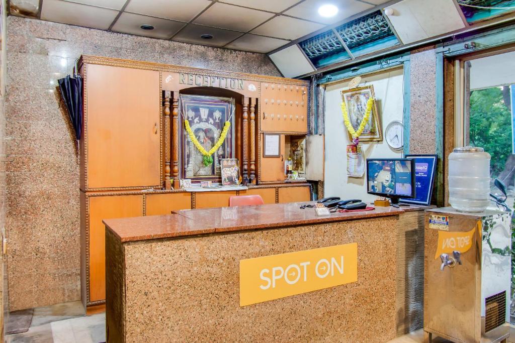 TV a/nebo společenská místnost v ubytování Hotel O New Aiswarya