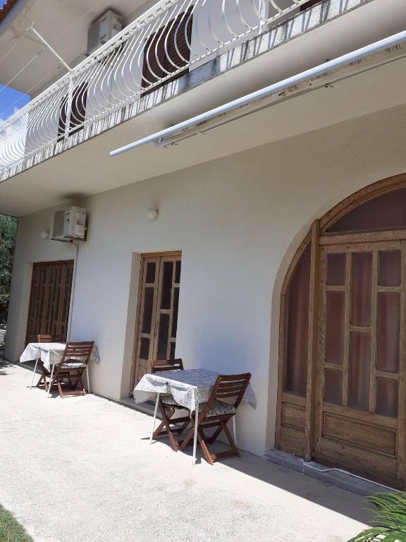 Apartments with parking space Makarska - 6768