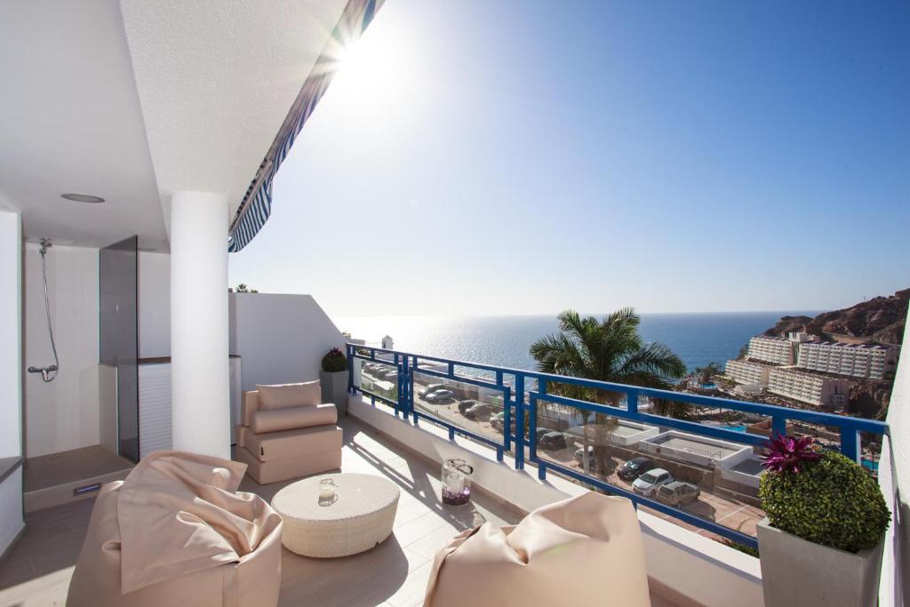 A balcony or terrace at Modern Designer Apartment Taurito