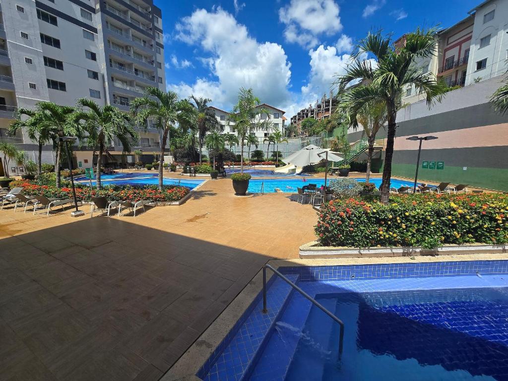 Bazén v ubytování Apartamentos em Rio Quente com maravilhosa área de lazer e excelente localização nebo v jeho okolí