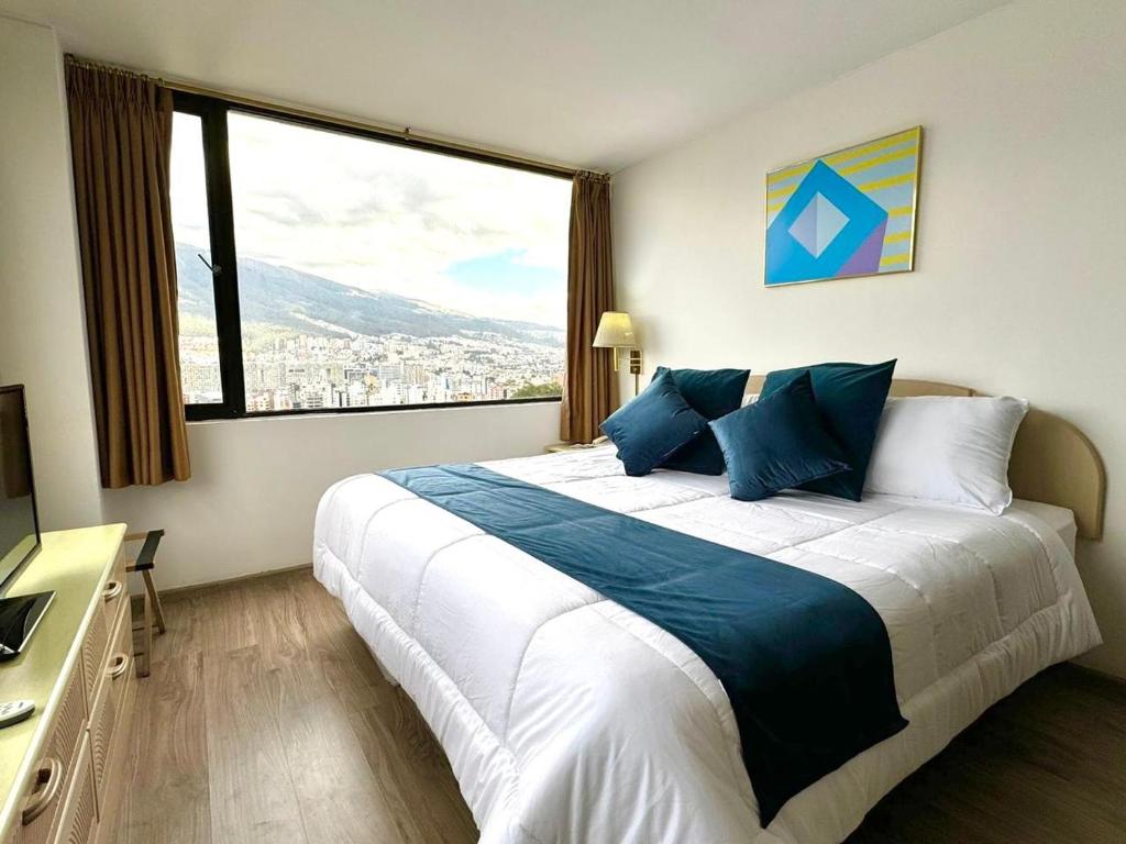 Postel nebo postele na pokoji v ubytování Stanford Suites Hotel