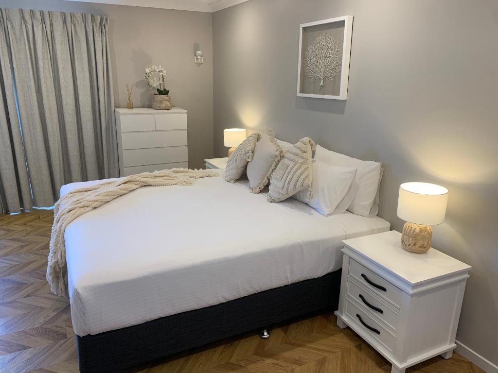 Postel nebo postele na pokoji v ubytování Raintree Motel Biloela