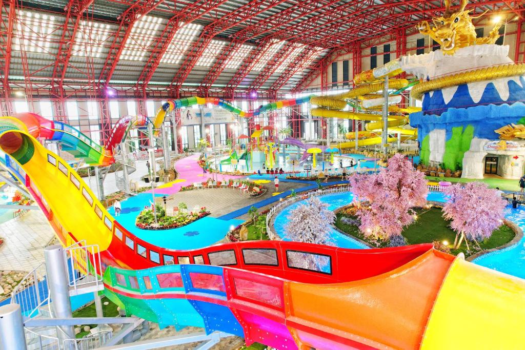 Bazén v ubytování Da Nang - Mikazuki Japanese Resorts & Spa nebo v jeho okolí