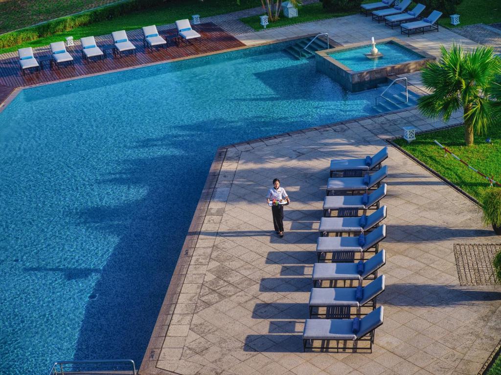 Bazén v ubytování Azerai La Residence, Hue nebo v jeho okolí
