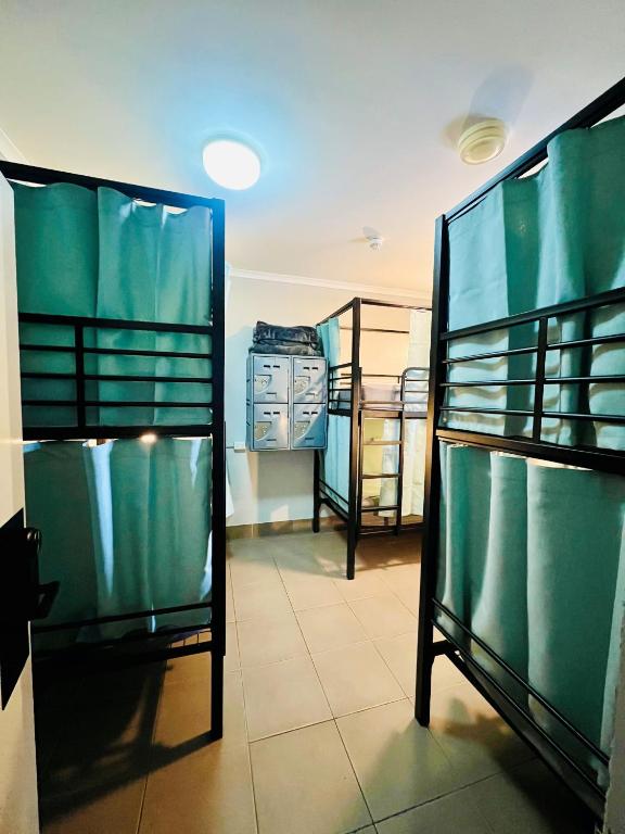 Postel nebo postele na pokoji v ubytování Noosa Flashpackers