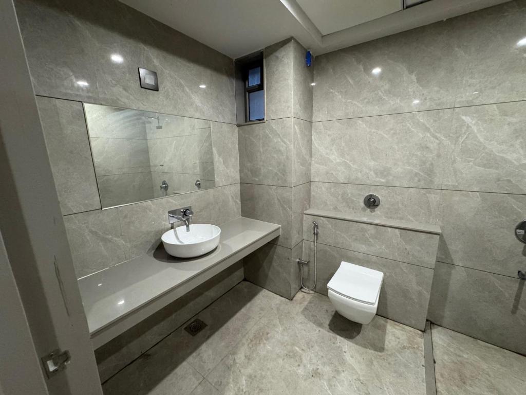 Koupelna v ubytování Adarsh Hotel