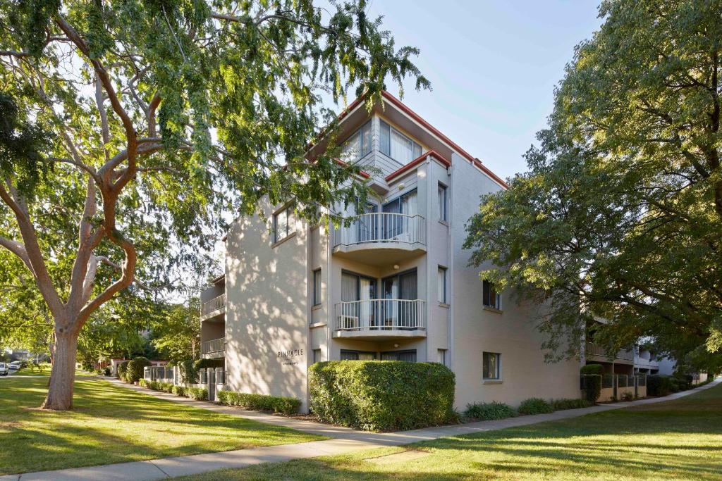 Pinnacle Apartments - Resim 7