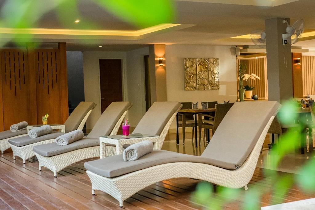 a row of chairs in a room with a table at Mahalaksmi Boutique Hotel in Sanur