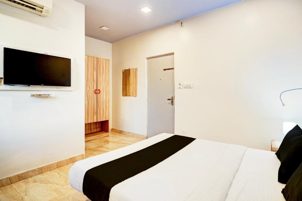 Postel nebo postele na pokoji v ubytování Super Hotel O Katol Road Friends Colony