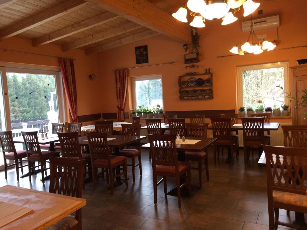Restaurace v ubytování Karawanken Lodge