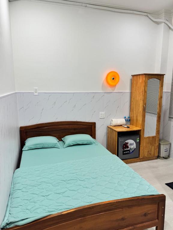 Giường trong phòng chung tại Nhà Nghỉ Phố Biển Phan Thiết