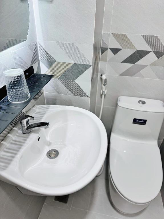 Phòng tắm tại Nhà Nghỉ Phố Biển Phan Thiết