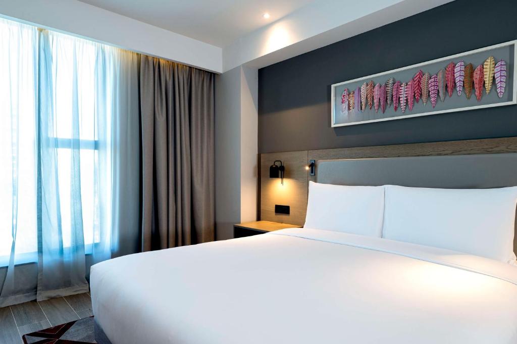 Postel nebo postele na pokoji v ubytování Hyatt House Nairobi Westlands