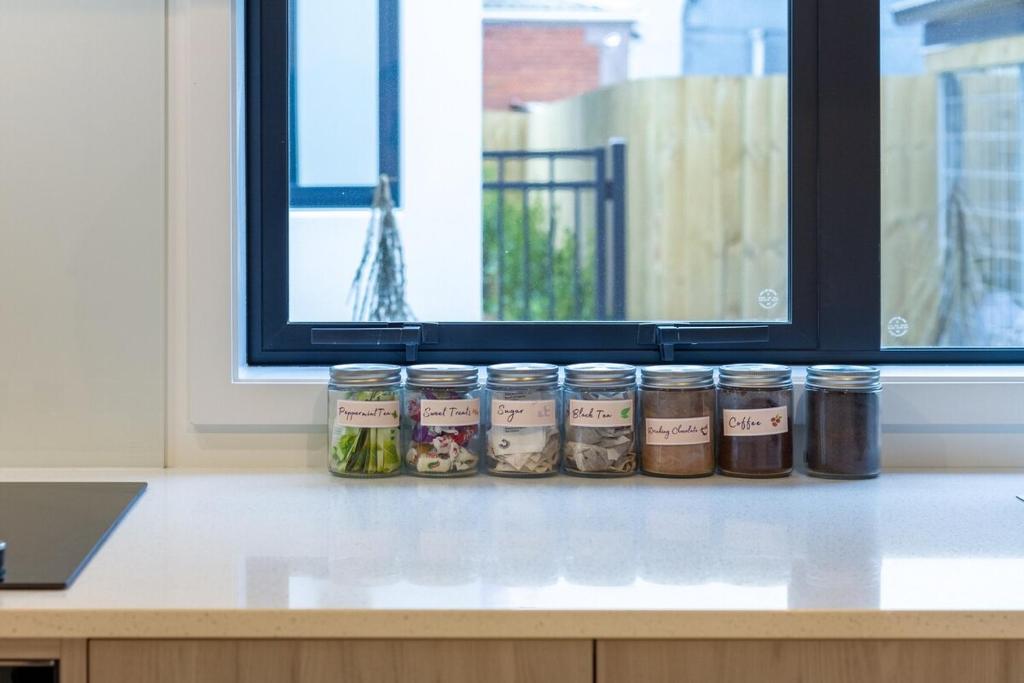 Modern Studio Retreat Prime City Fringe Location