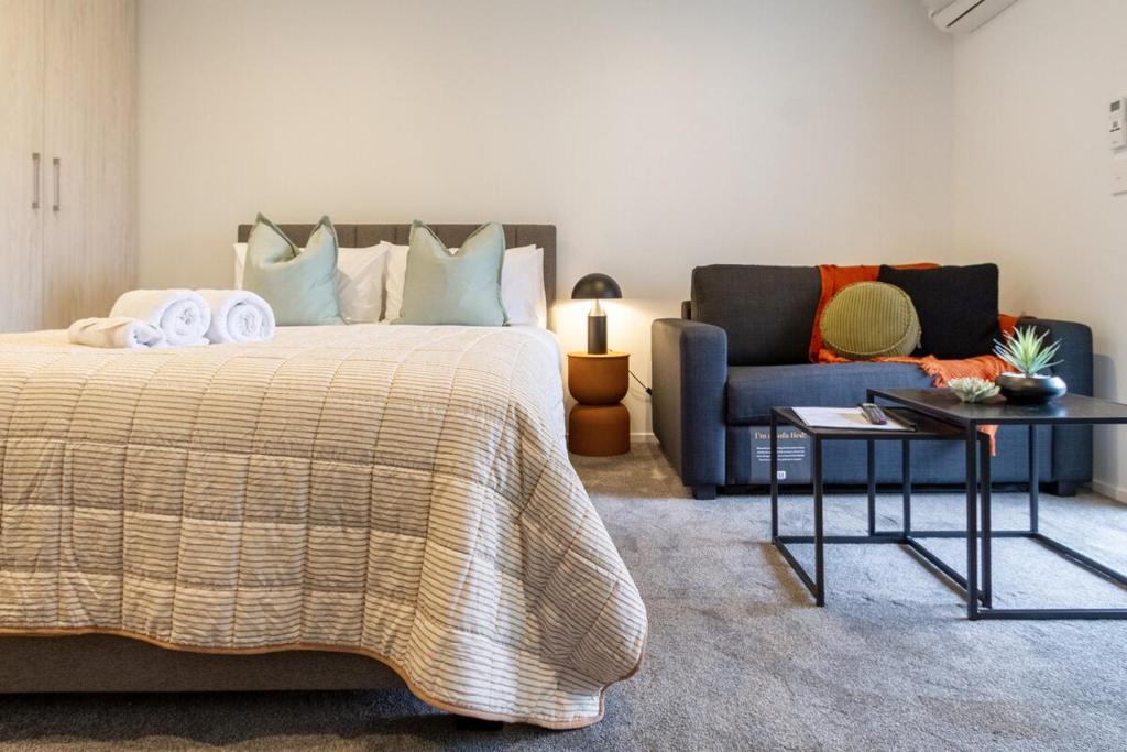 Modern Studio Retreat Prime City Fringe Location - Resim 11