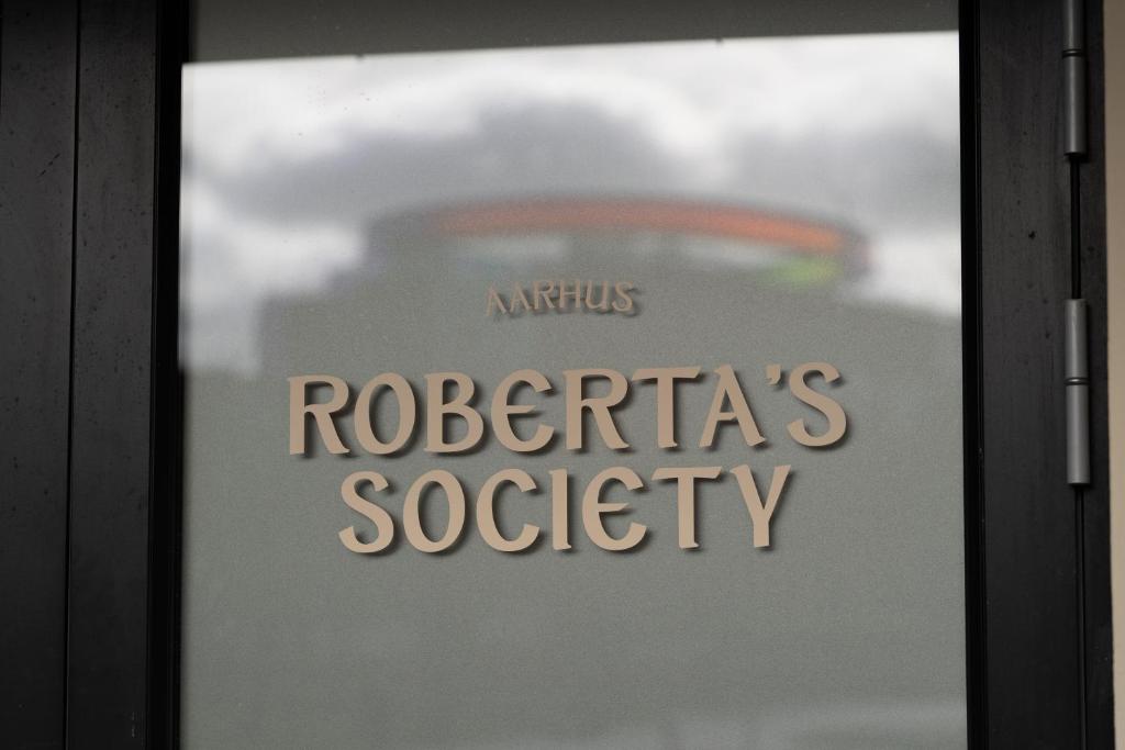 Certifikát, hodnocení, plakát nebo jiný dokument vystavený v ubytování Roberta's Society Aarhus