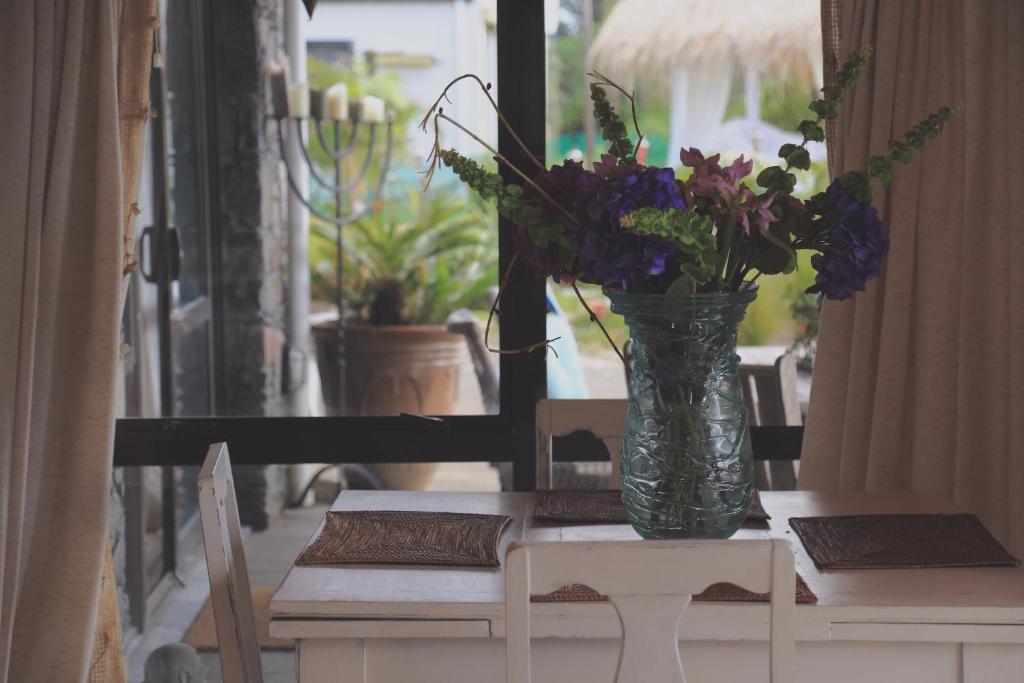 Two Bare Feet - Resim 10