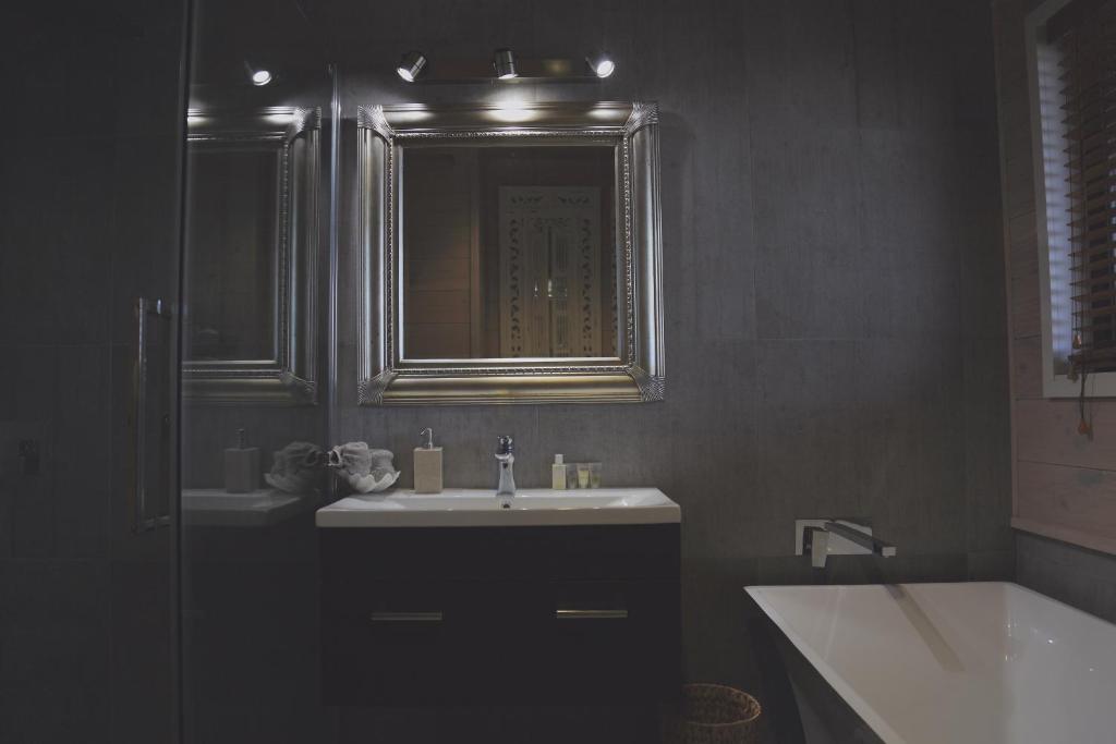 Two Bare Feet - Resim 17