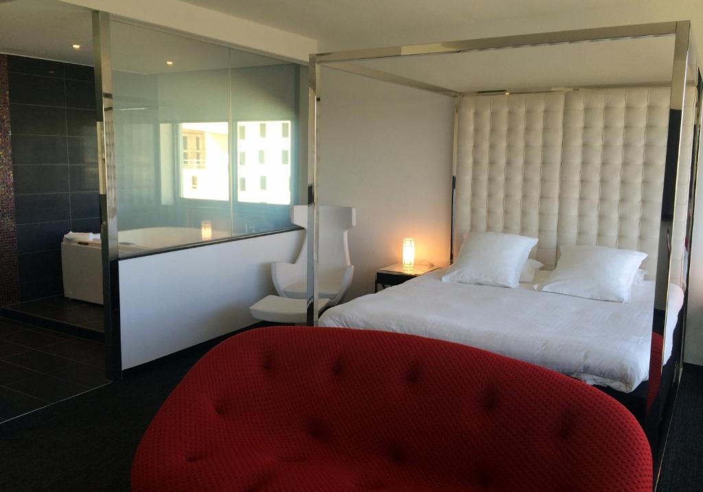 Postel nebo postele na pokoji v ubytování Hôtel Restaurant Athena Spa