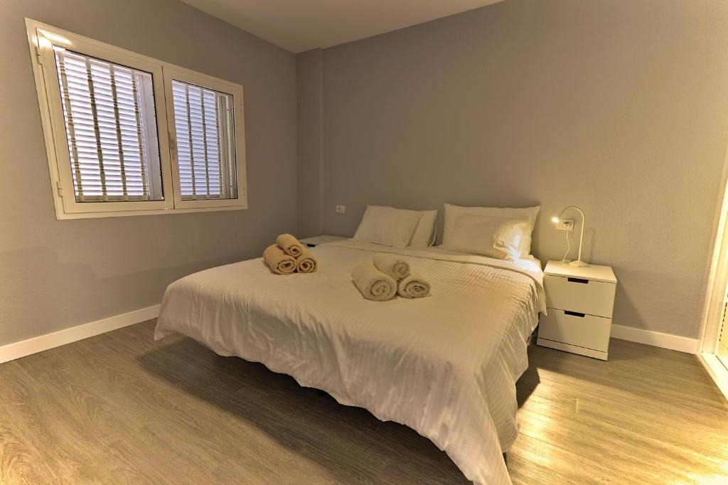 Large modern apartment with terrace & heated pool