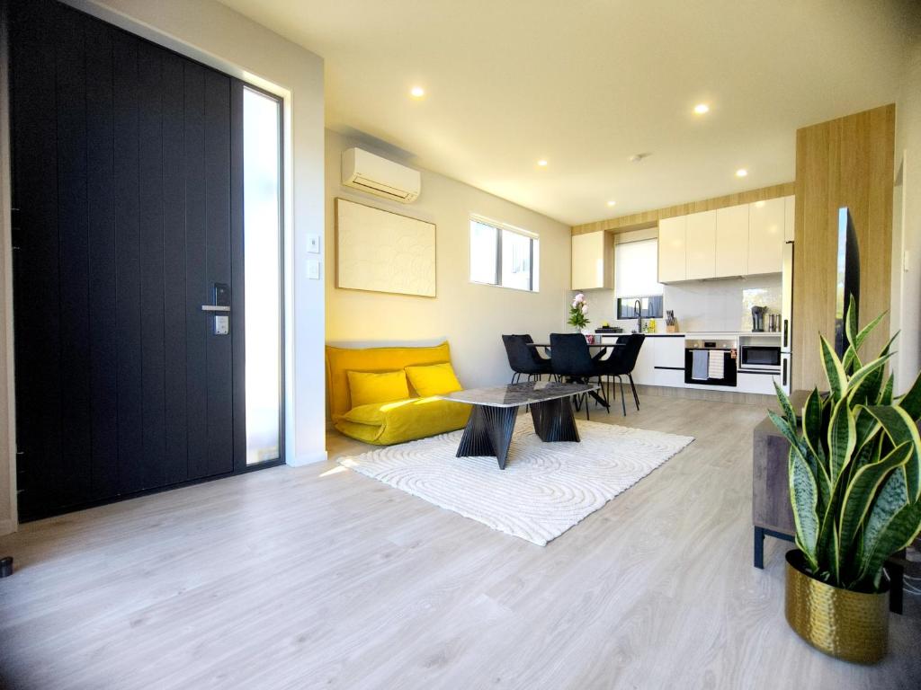 Stylish 4BR Home, Netflix, Walk to Eateries and Schools - Resim 10