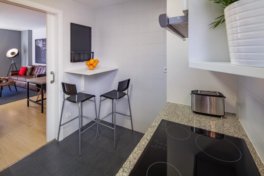 A kitchen or kitchenette at Habitat Apartments Hot Jazz