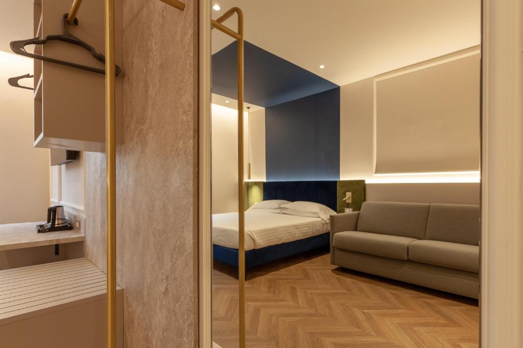 A bed or beds in a room at Hotel La Fortezza