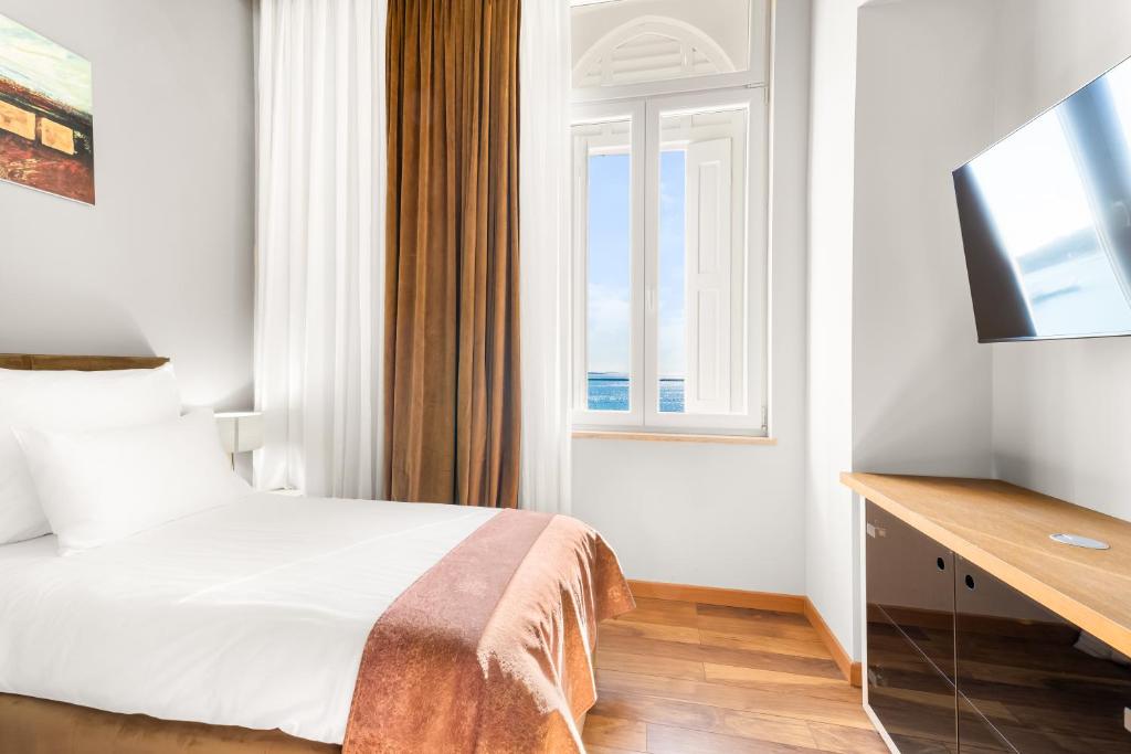 a hotel room with a bed and a window at Hotel Dua Residence in Poreč