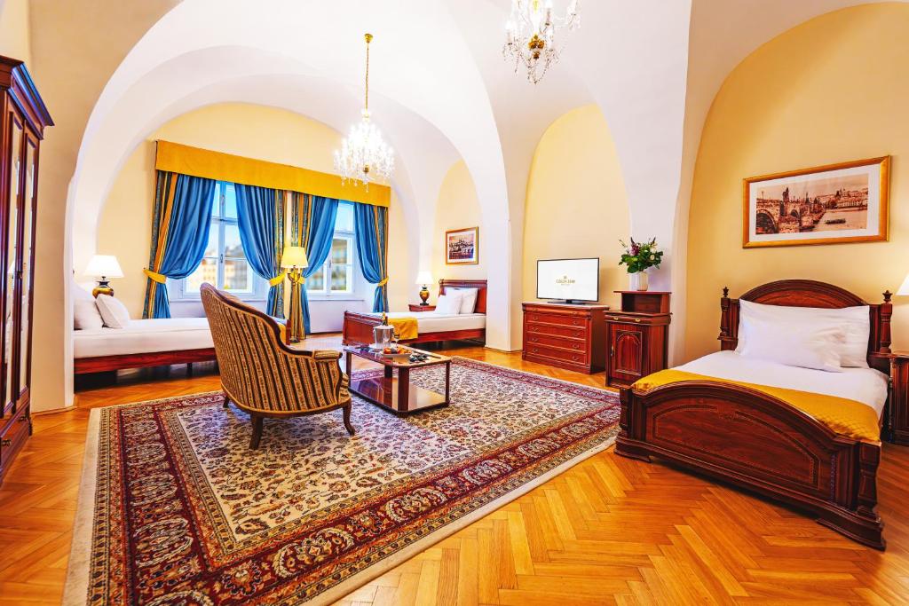Postel nebo postele na pokoji v ubytování Josephine Old Town Square Hotel - Czech Leading Hotels