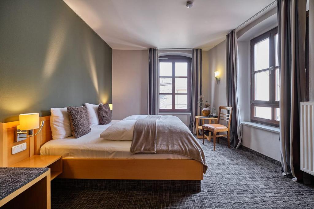 Postel nebo postele na pokoji v ubytování Hotel Roter Hahn