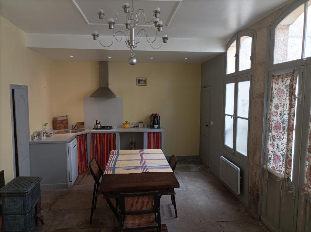 LE TABELLION - Estudio Con Vistas Al Jardín