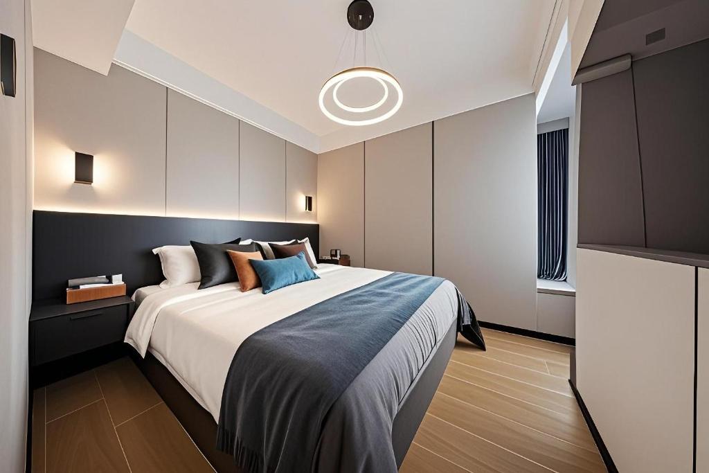 Postel nebo postele na pokoji v ubytování 颐程City View Hotel-广州太古汇珠江新城体育中心石牌桥地铁站店-广交会专享