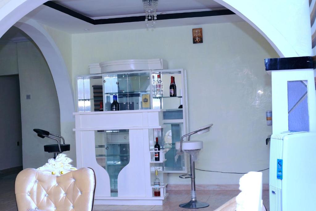 Dining & Bar Area - Luke's Luxurious Homes Benin City