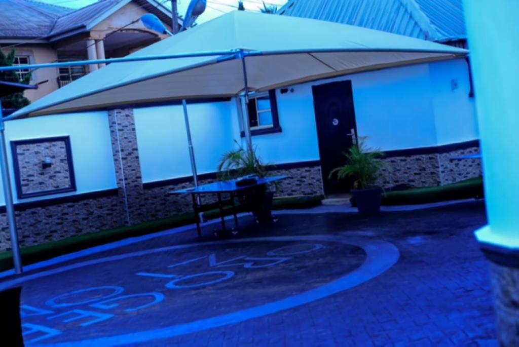 Outdoor Patio - Luke's Luxurious Homes Benin City