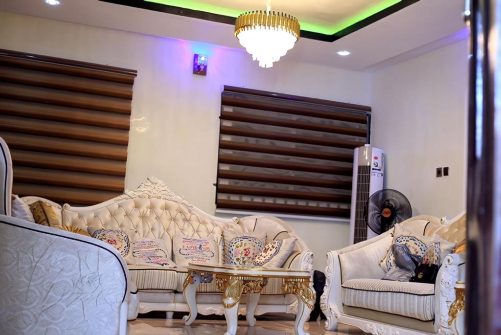 Luxury Living Room - Luke's Luxurious Homes Benin City